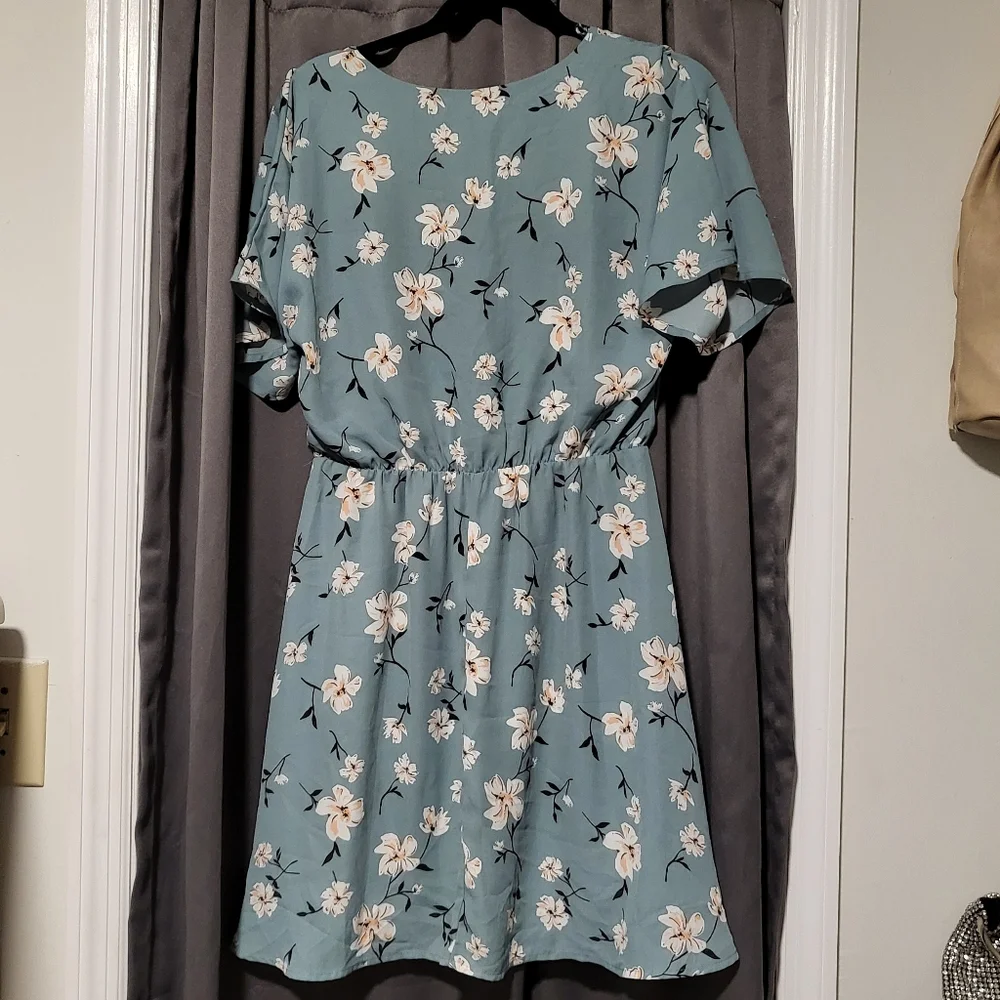 Green & White Floral Dress - Picture 2 of 5